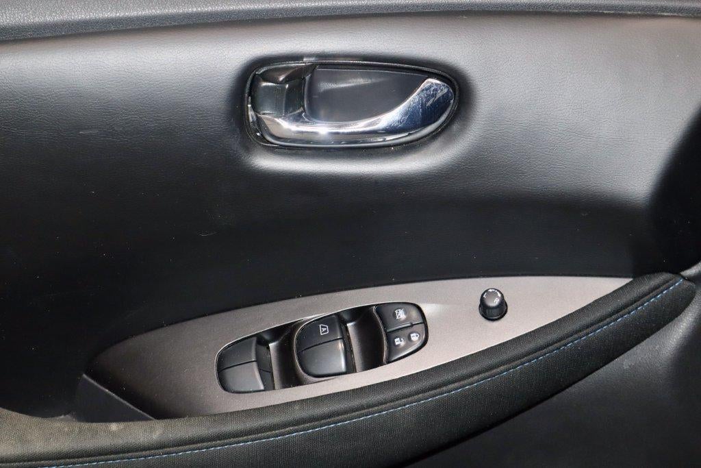 2025 Nissan LEAF S