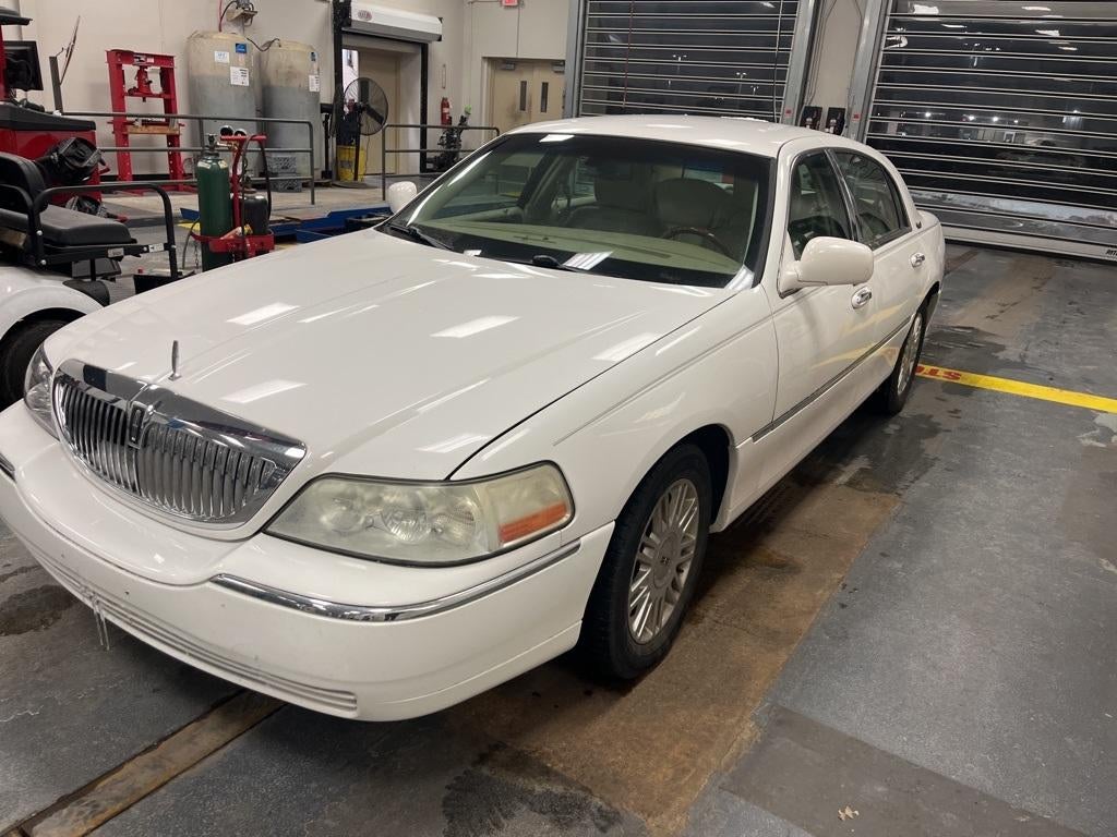 2011 Lincoln Town Car Signature Limited