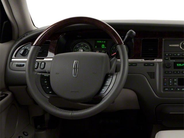 2011 Lincoln Town Car Signature Limited