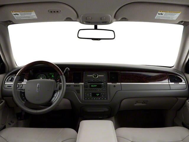 2011 Lincoln Town Car Signature Limited