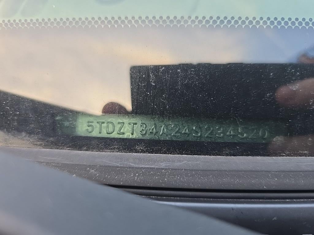 2004 Toyota Sequoia SR5