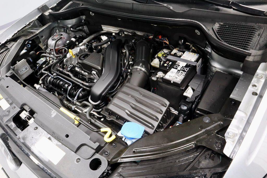 2025 Volkswagen Taos SE 4MOTION