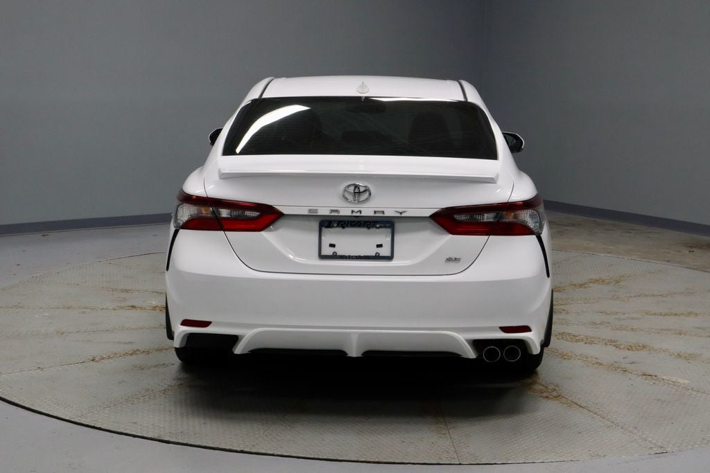 2022 Toyota Camry SE Auto (SE)