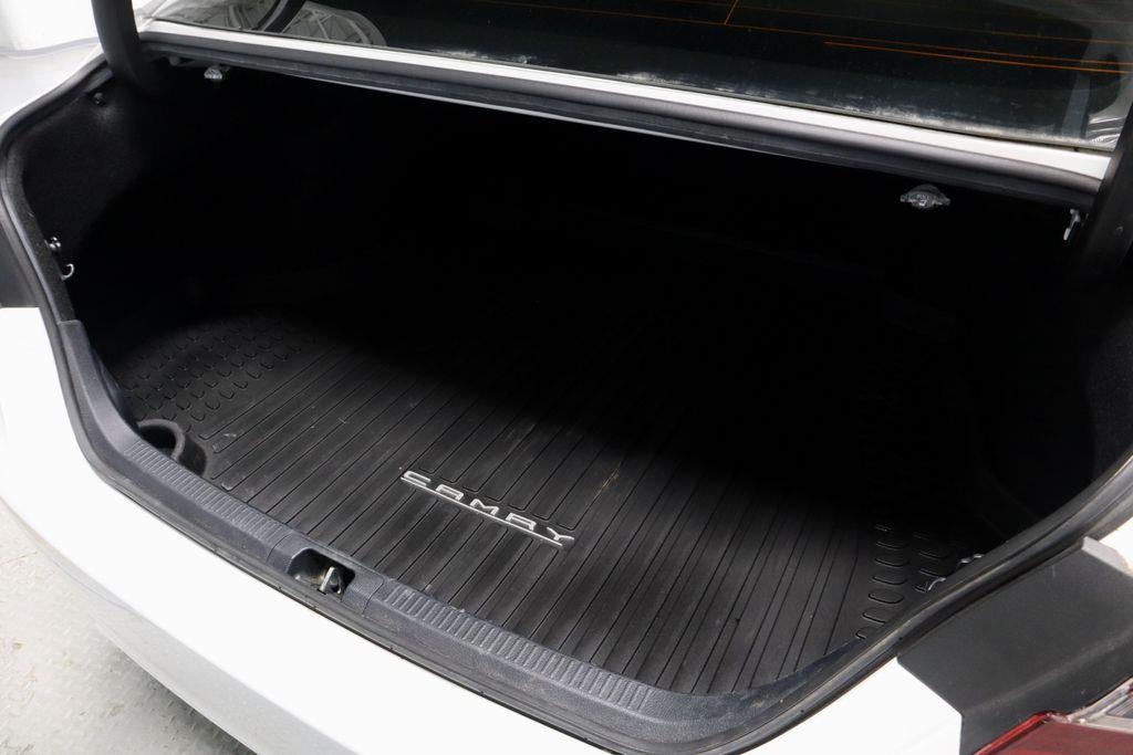 2022 Toyota Camry SE Auto (SE)