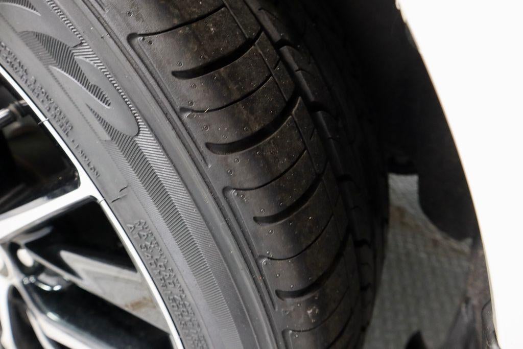 2022 Toyota Camry SE Auto (SE)