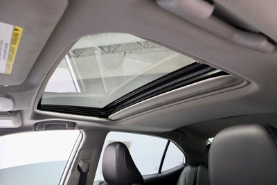 2022 Toyota Camry SE Auto (SE)