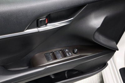 2022 Toyota Camry SE Auto (SE)