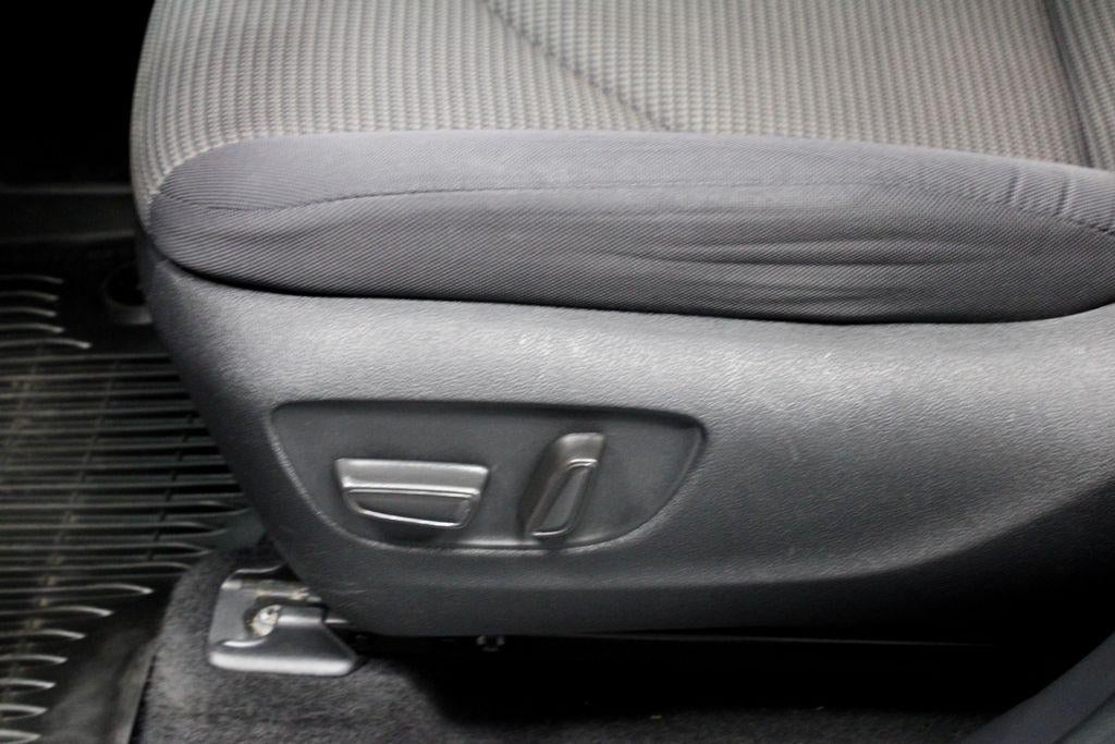 2022 Toyota Highlander Hybrid LE AWD (Natl)