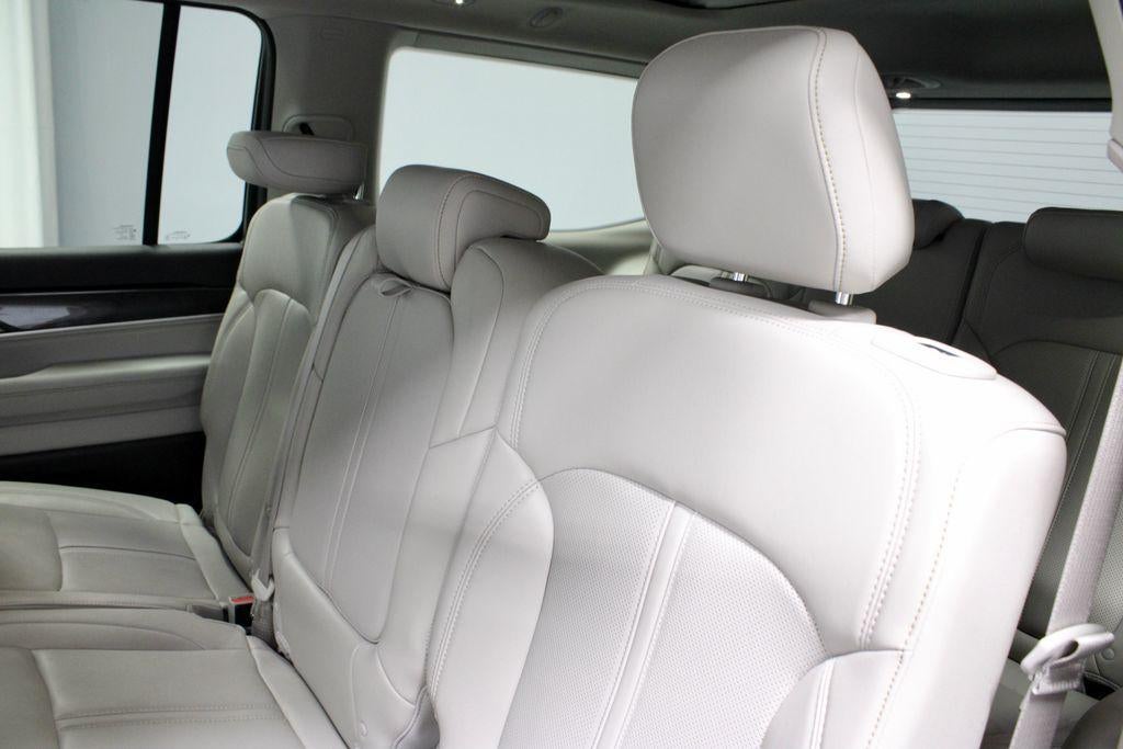 2024 Jeep Wagoneer Base