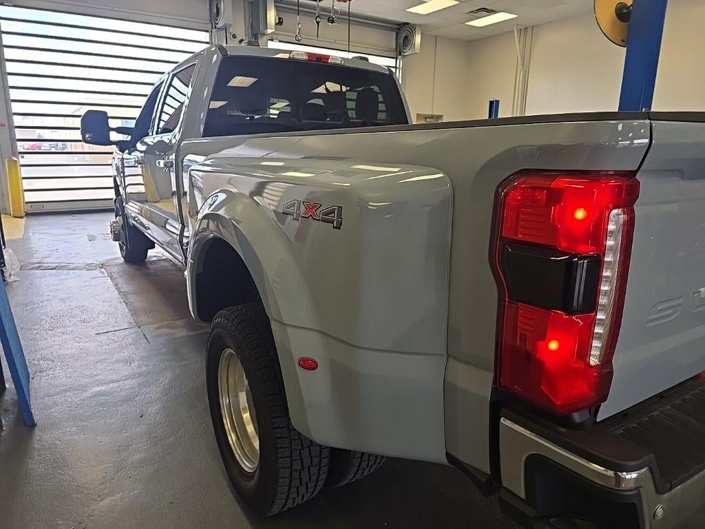 2024 Ford Super Duty F-350 DRW Lariat