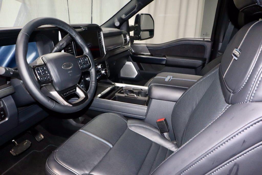 2025 Ford Super Duty F-350 DRW Platinum