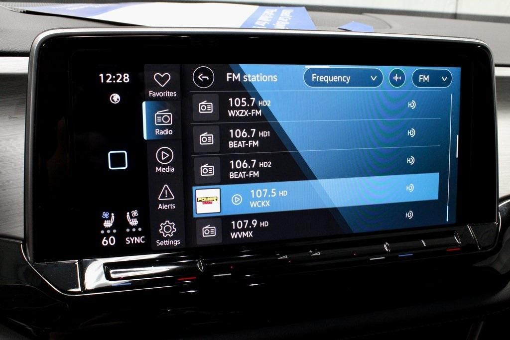 2025 Volkswagen Atlas Cross Sport 2.0T SE w/Technology