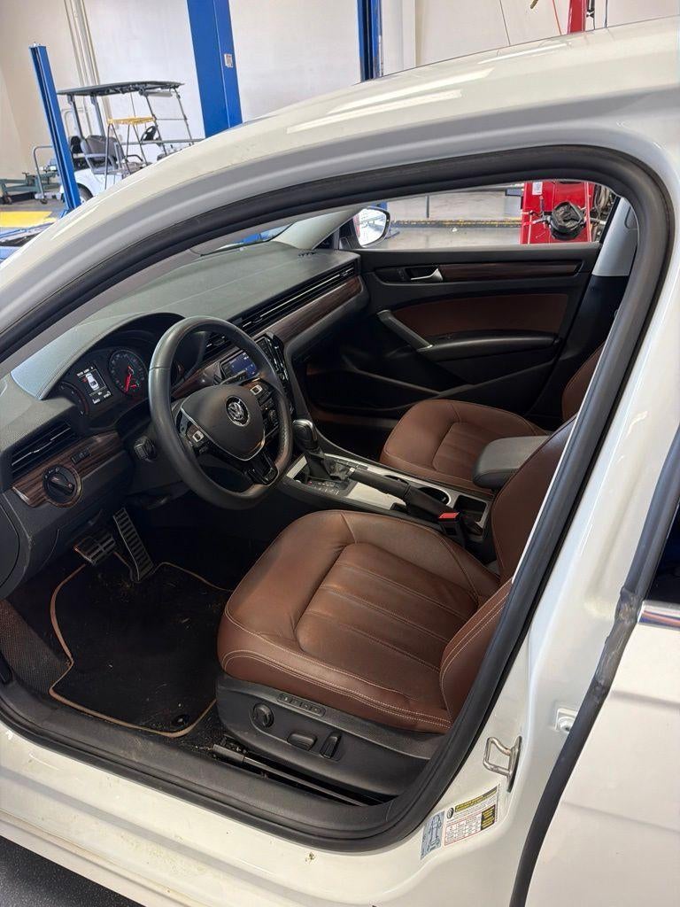 2022 Volkswagen Passat 2.0T Limited Edition