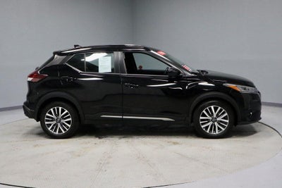 2023 Nissan Kicks SR