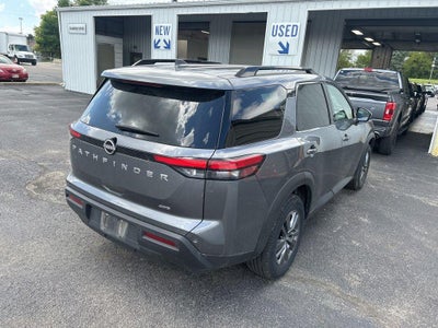 2025 Nissan Pathfinder SV