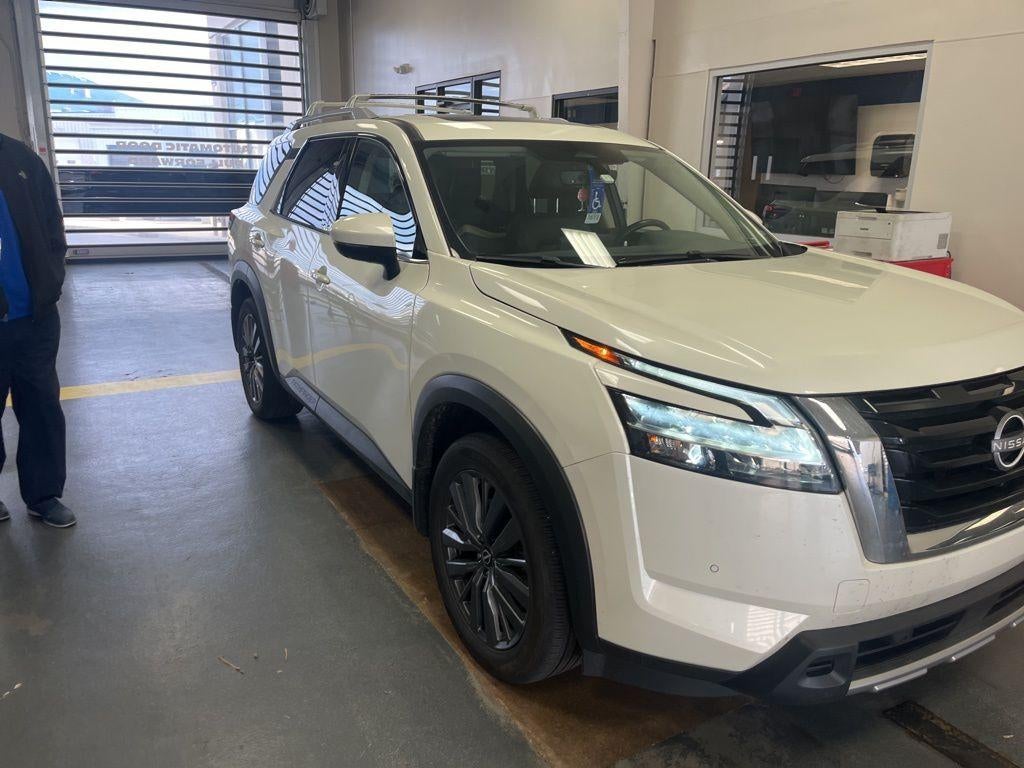2024 Nissan Pathfinder SL