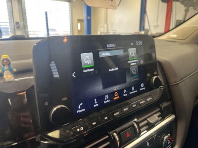 2024 Nissan Pathfinder SL