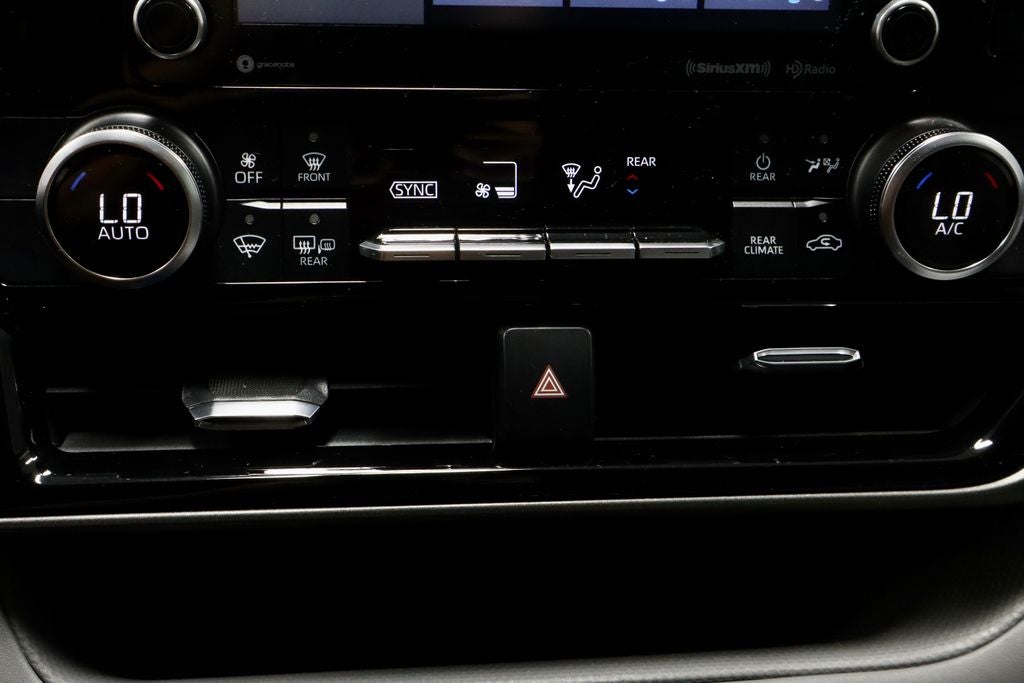 2020 Toyota Highlander LE