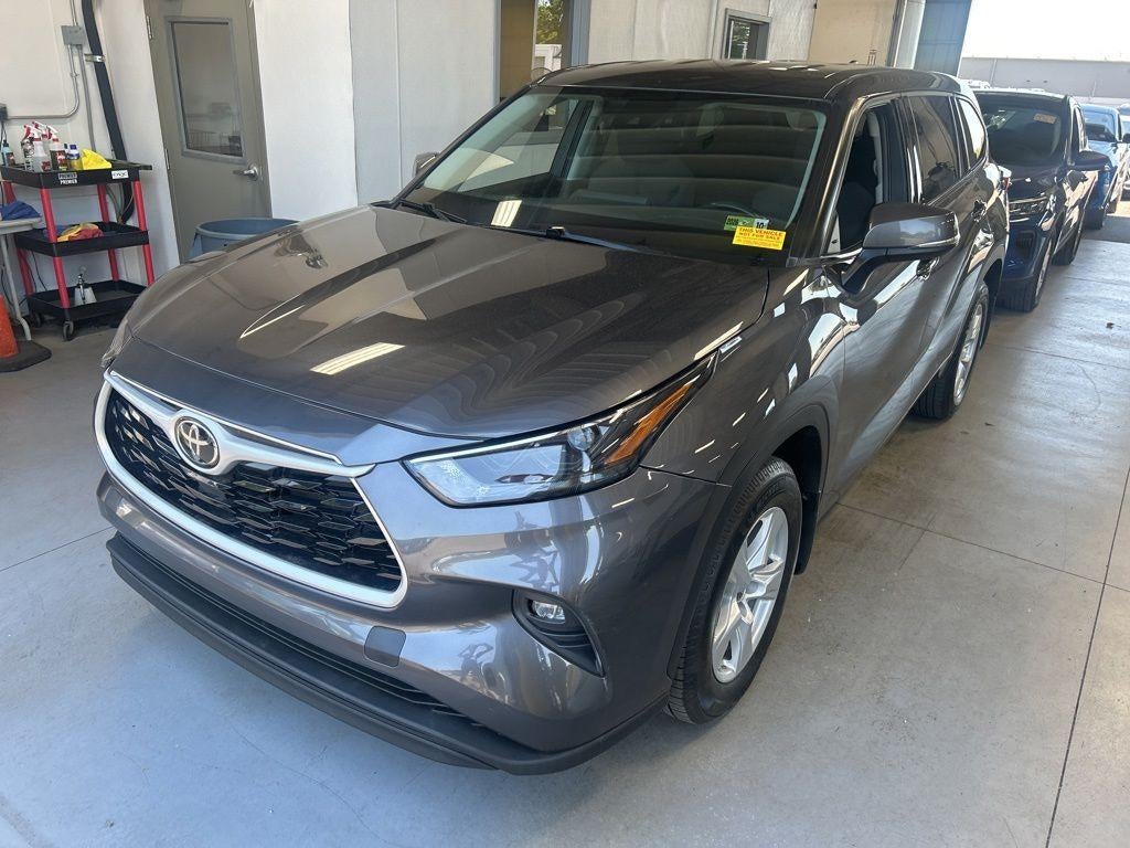 2022 Toyota Highlander LE