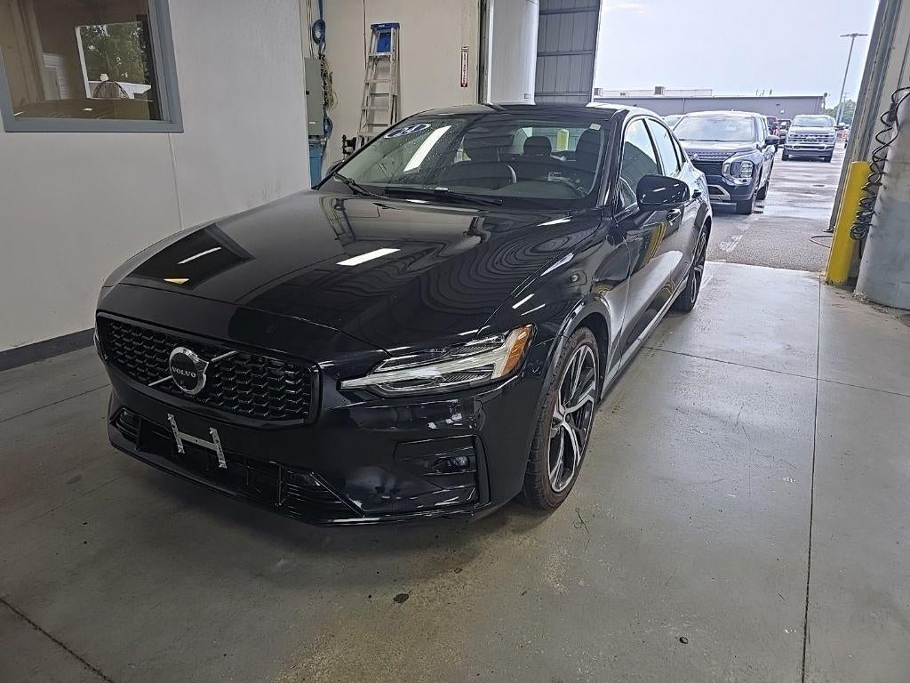 2024 Volvo S60 B5 Plus Dark Theme