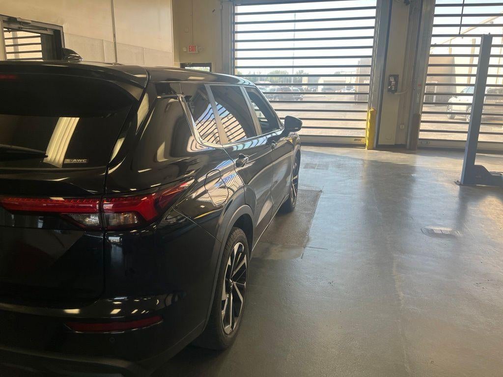 2022 Mitsubishi Outlander ES