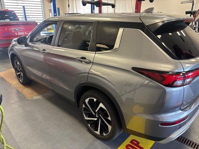 2022 Mitsubishi Outlander SE