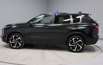 2023 Mitsubishi Outlander SE