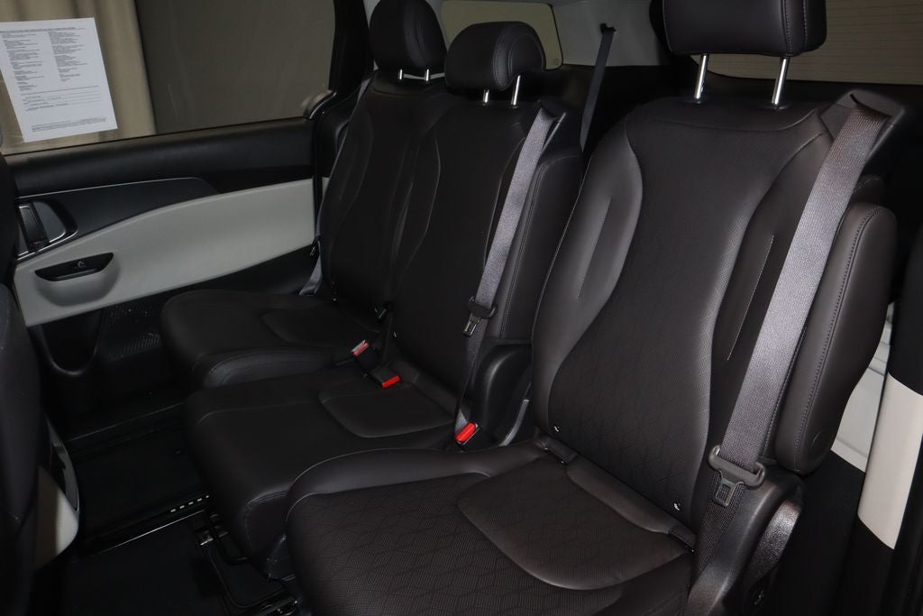 2024 Kia Carnival LX Seat Package