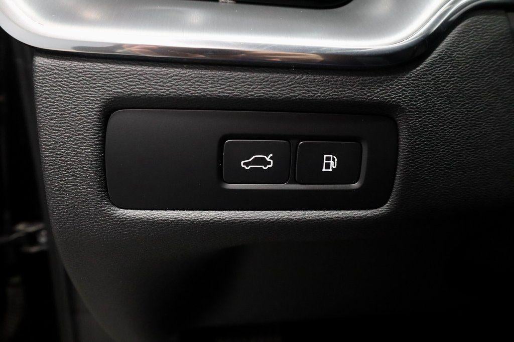 2024 Volvo XC60 Recharge Plug-In Hybrid T8 Plus Dark Theme